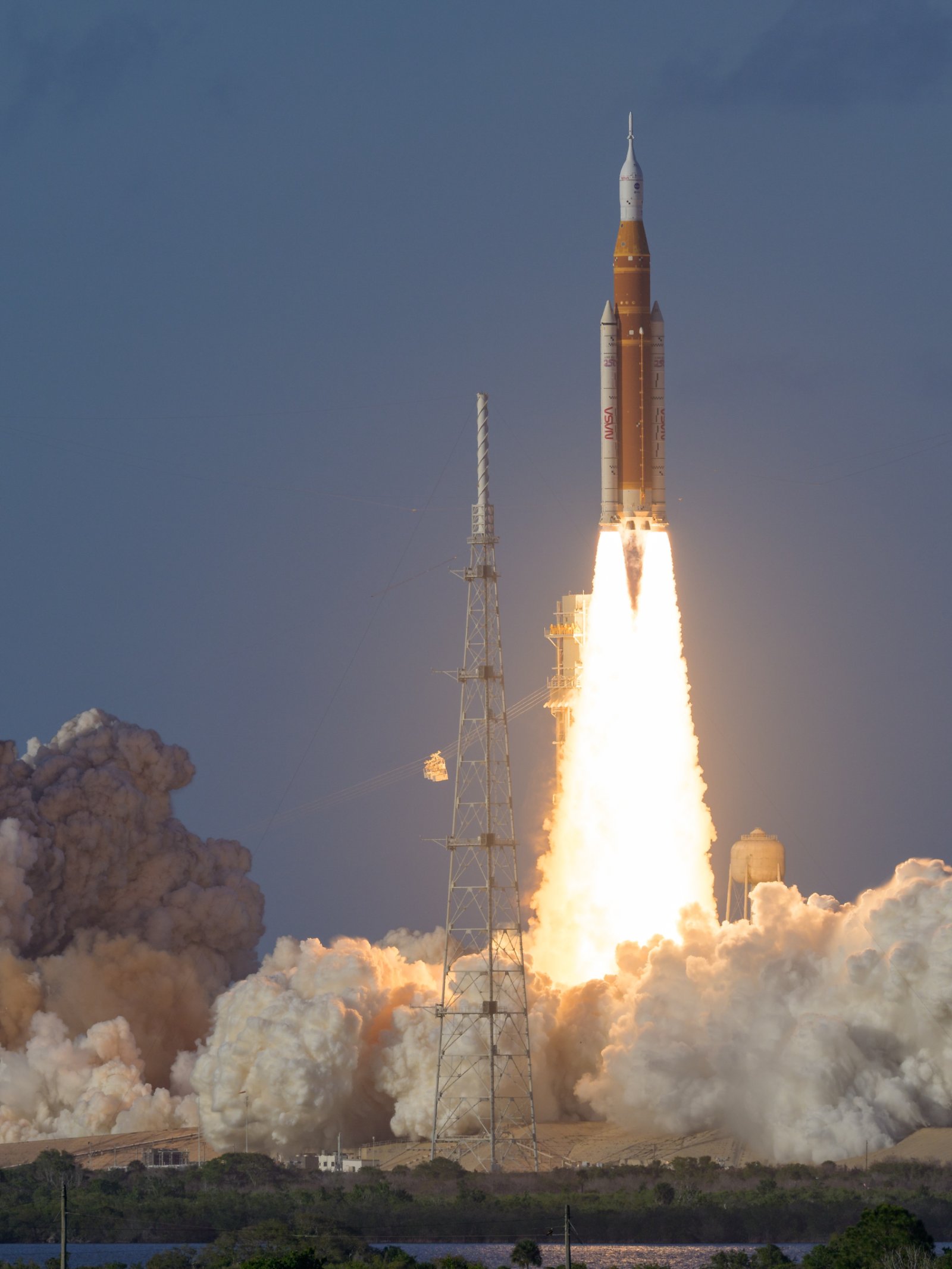 아르테미스 II의 SLS 로켓 발사 장면